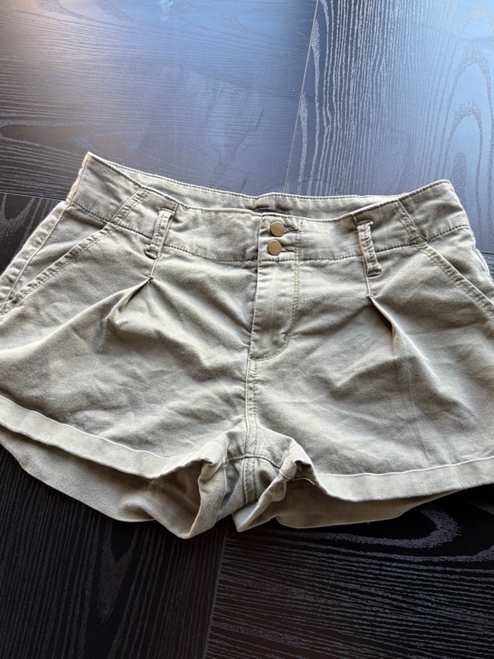 Women’s Khaki Pleated Cotton Shorts